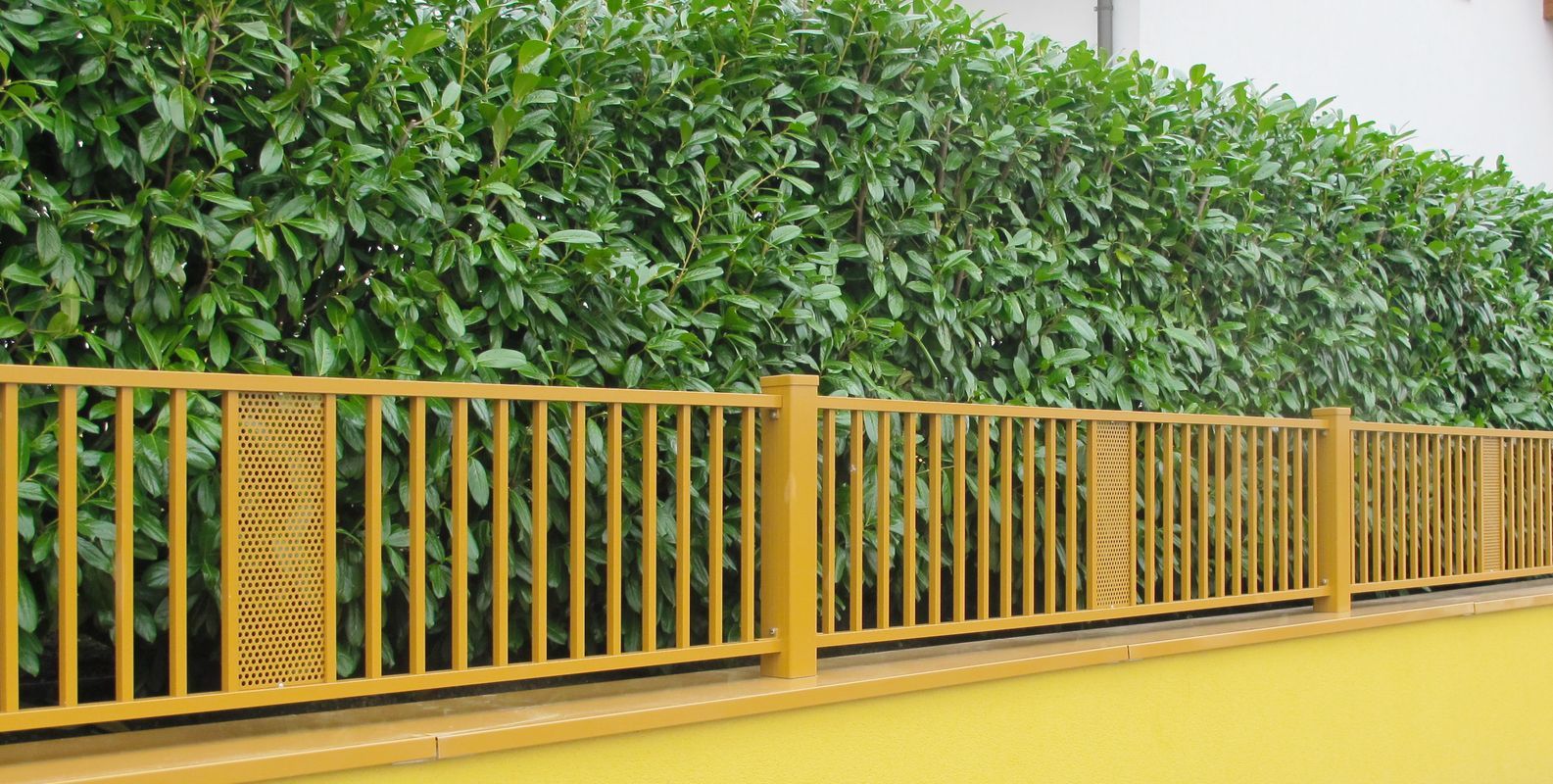 Staketen Zaun in gelben Farben