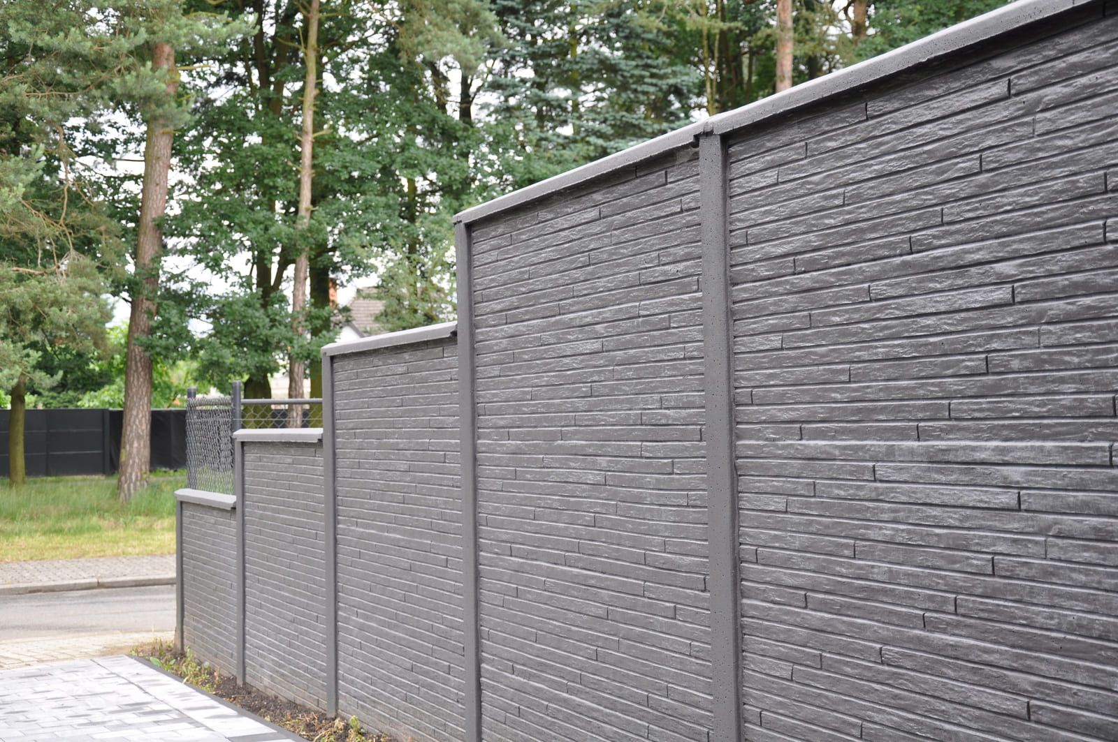 Firenze Betonzaunsystem mit Platten in unterschiedlichen Höhen