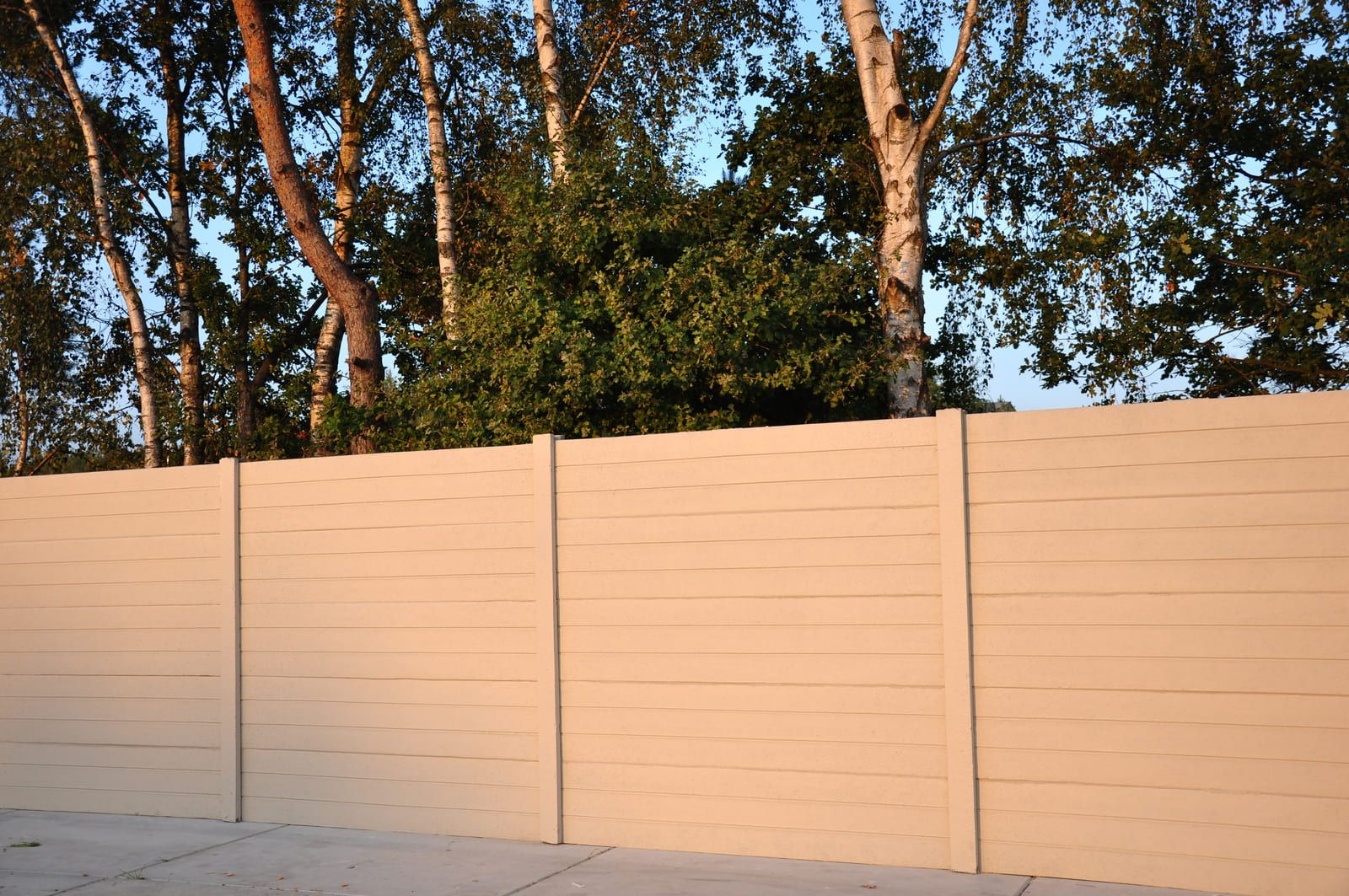 Luxo Betonzaun in weiß