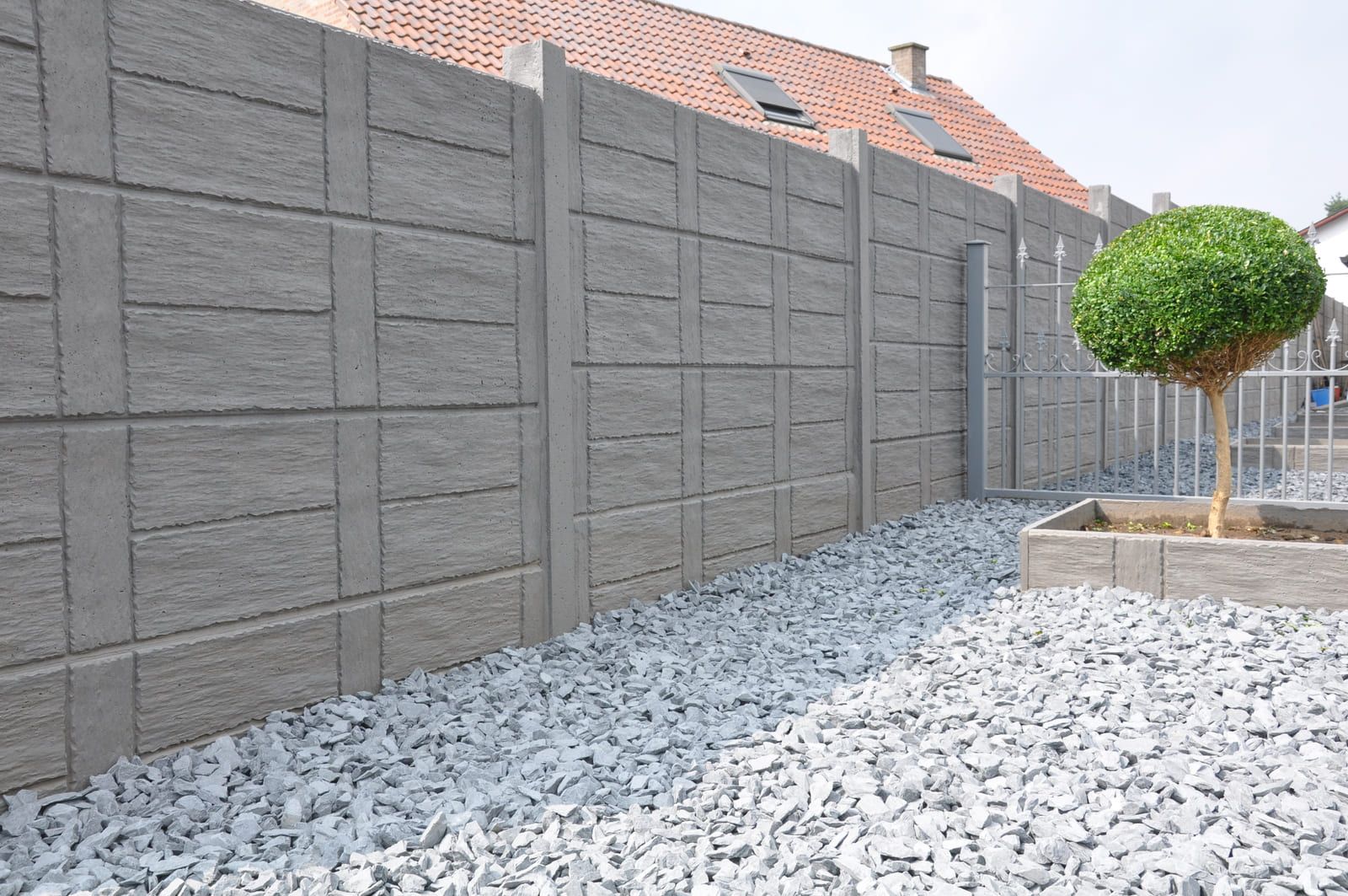 Nordic Betonzaun mit Kiesboden