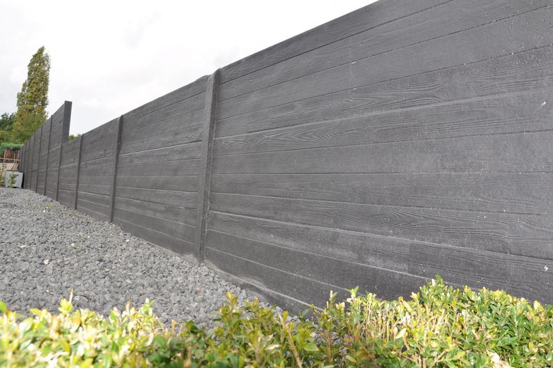 Woodox Zaunsystem vor einer Kiesgrube