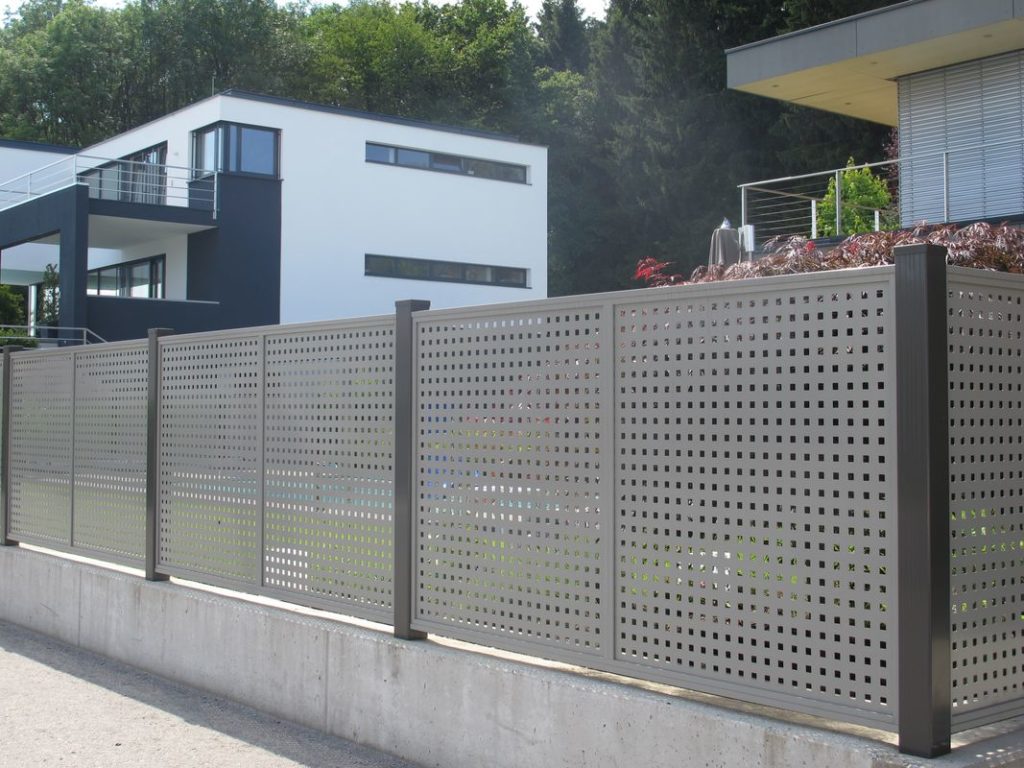FlatDesign Zaun Lochblech Rabeneck Zaunsysteme